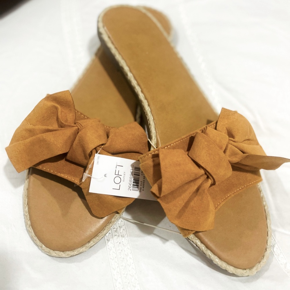 Sandals with ribbons